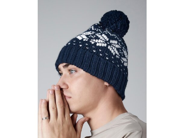 https://www.regalopublicidad.com/images/rmlsw/c1fef26a3f9c56fb33eff5e6e451/610-460/gorro-para-la-nieve-de-punto-decorado.jpg