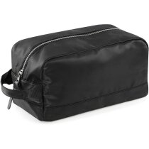 Neceser en color negro con detalles metálicos personalizado negro Neceser en color negro con detalles metálicos personalizado negro