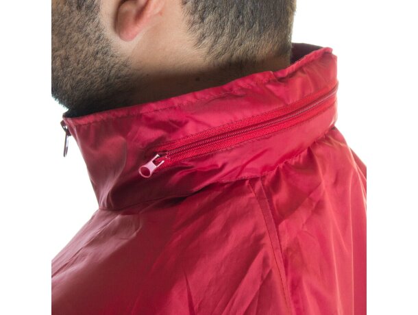 Impermeable Natsu con capucha ajustable