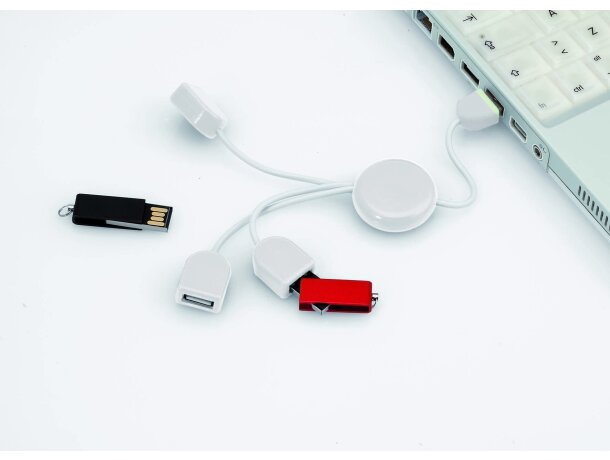 Dispositivo con 3 puertos grabado en colores blanco merchandising