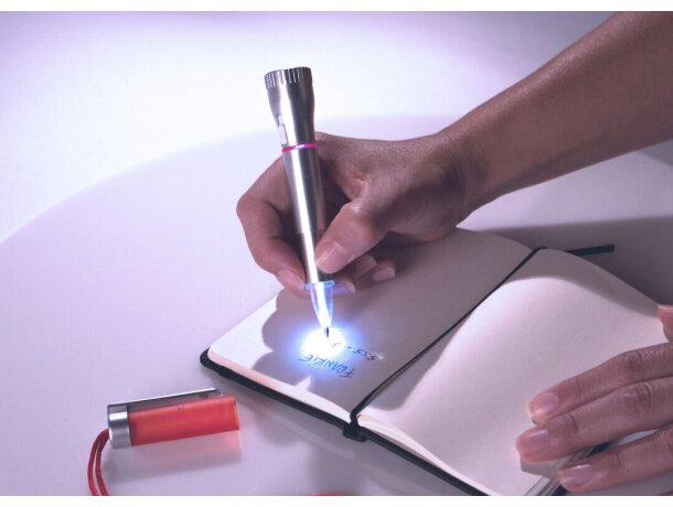 Bolígrafo Mustap con linterna a pilas