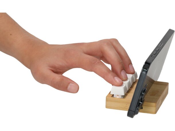 Soporte antiestrés Terap de bambú con teclas mecánicas detalle 3