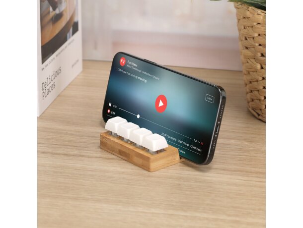 Soporte antiestrés Terap de bambú con teclas mecánicas detalle 5