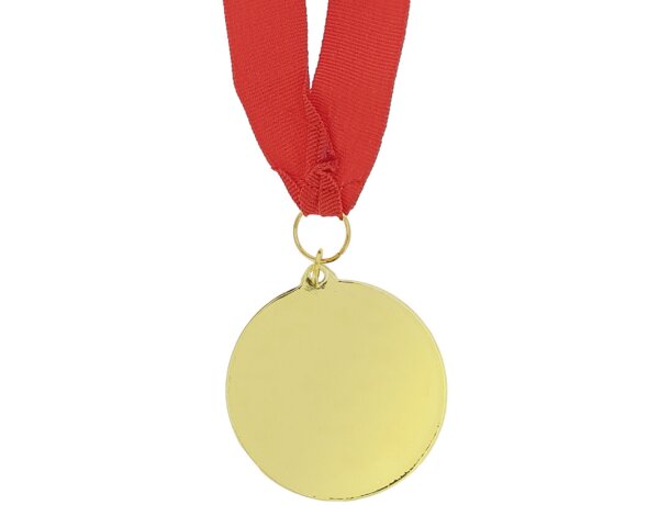 Medalla Gussy de metal dorado con relieve y cinta roja detalle 3